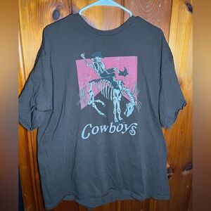 This large shirt is in great condition.